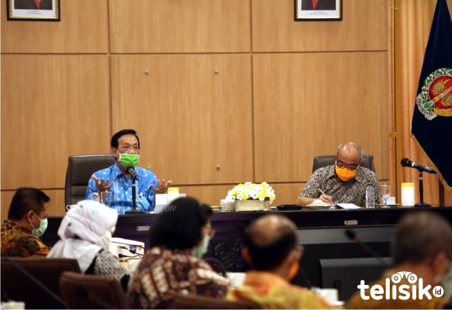 Gubernur DIY Sri Sultan HB X menjelaskan soal SOP new normal yang nantinya akan mengatur secara teknis kegiatan hidup masyarakat di masa pandemi COVID-19. Foto: Ist.