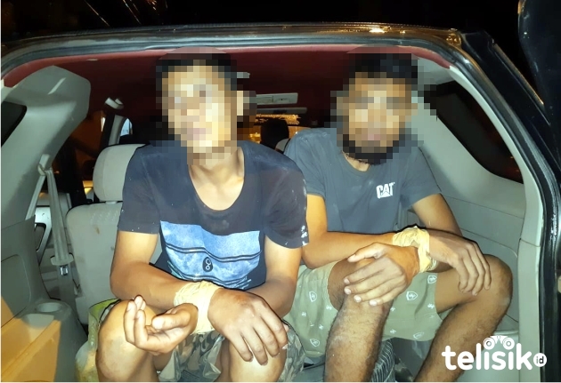 Kedua tersangka saat diamankan menuju Polsek Mandonga. Foto: Ist,