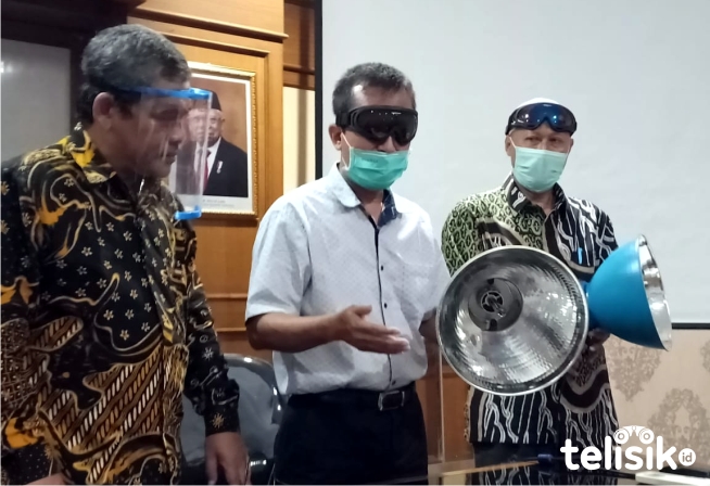 UAD Yogyakarta kembangkan alat disinfektan untuk membunuh kuman, bakteri atau virus berbentuk pistol genggam berbasis sinar ultra violet (UV) jenis C. Foto:Affan Safani Adham /Telisik