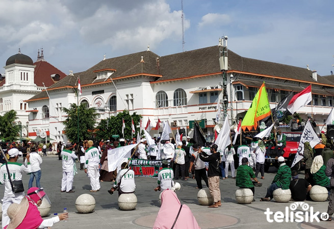 Organisasi masyarakat yang tergabung dalam Forum Ukhuwah Islamiyah (FUI) se-DIY dan Jawa Tengah menolak RUU Haluan Ideologi Pancasila. Foto: Affan/Telisik