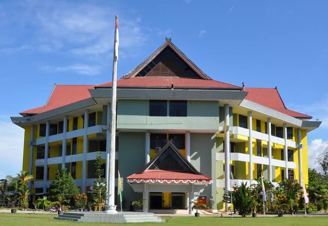 Gedung rektorat UHO. Foto: uho.ac.id