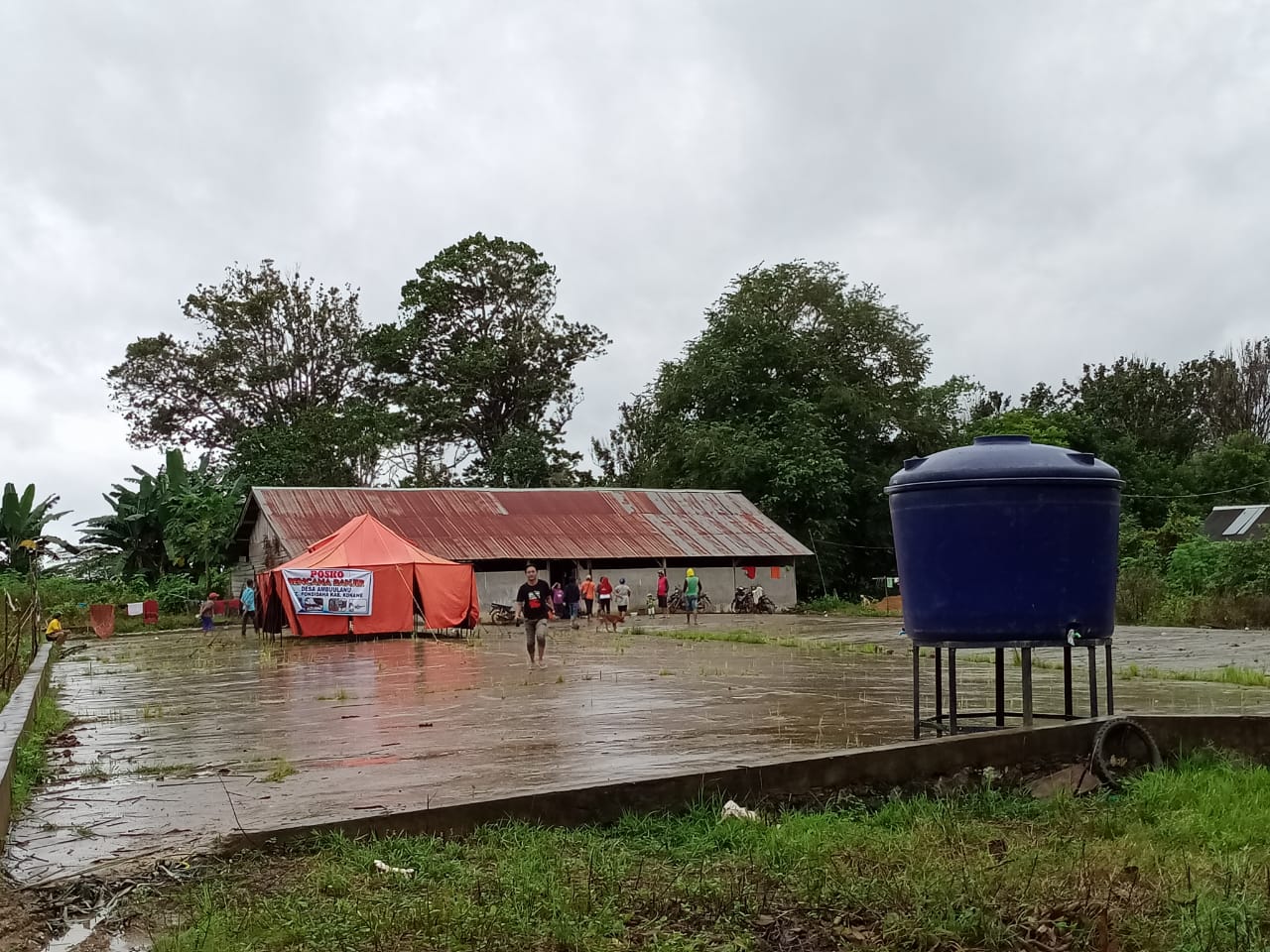 Salah satu posko pengungsian korban banjir Konawe, Sultra. Foto: Ist.