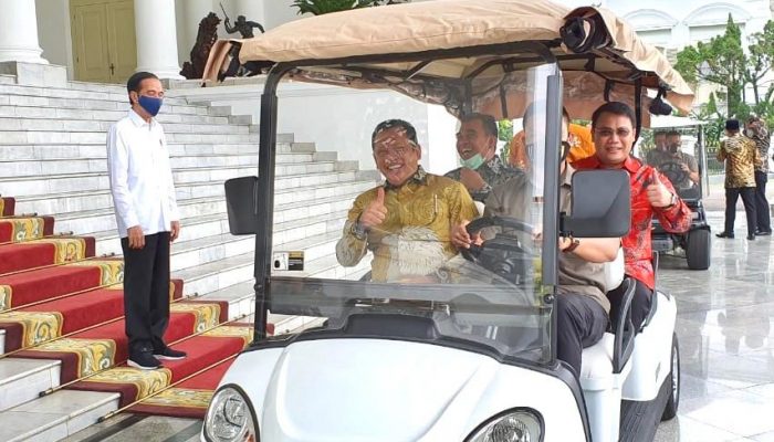 Ketua MPR RI Bambang Soesatyo didampingi sejumlah wakil Ketua MPR RI usai mengadakan pertemuan dengan Presiden Jokowi di Istana Bogor (8/7/2020).  Foto: Ist.
