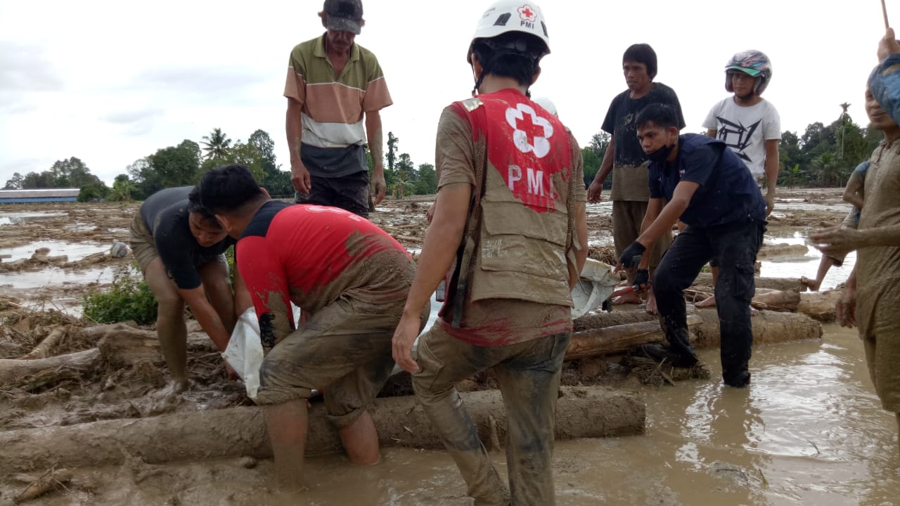 Tim SAR gabungan masih mencari korban yang hilang. Foto : Ist.