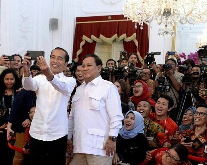 Presiden Jokowi dan Menhan Prabowo Subianto. Foto: Repro IG (@Jokowi)