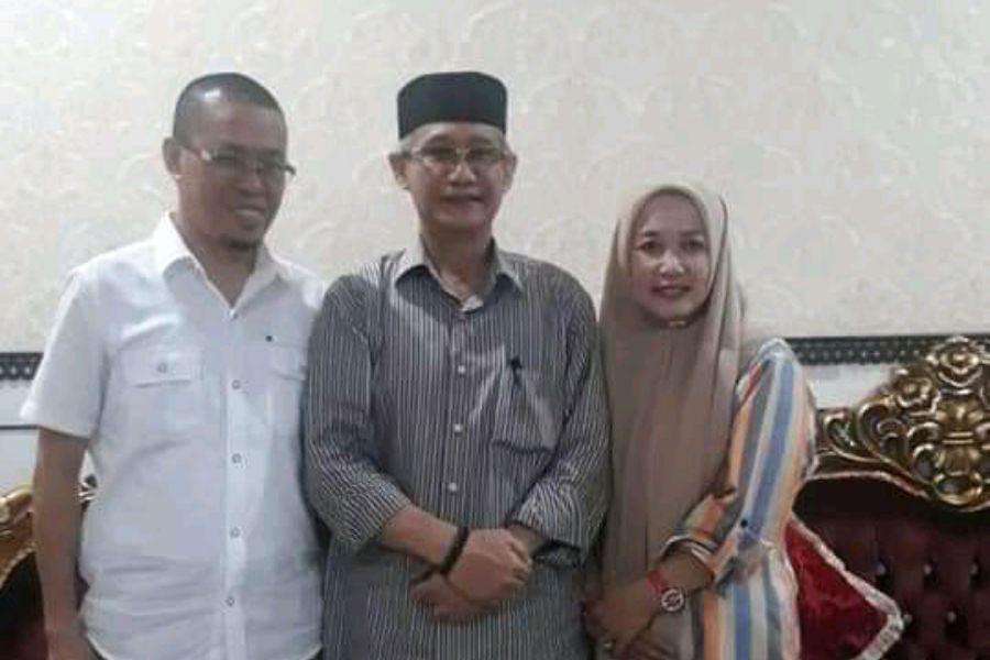 Iskandar Z. Mekuo (kiri), Lukman Abunawas (tengah). Foto: Ist.