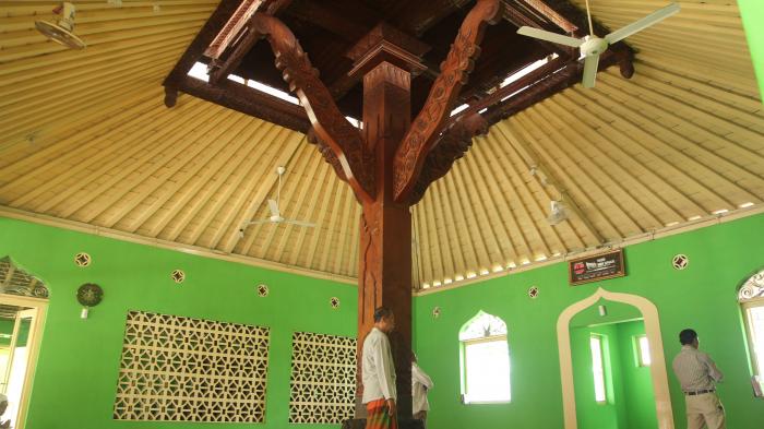 Masjid Soko Tunggal yang kaya akan ornamen. Foto: Ist.