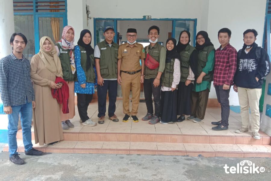 Kadis Pendidikan dan Kebudayaan Konawe, Suriyadi (tengah/memakai kopiah). Foto: Muh. Surya Putra/Telisik