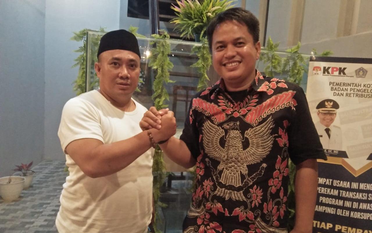 Ketua DPD II Partai Gelora Konsel, Ahmad Baso bersama Rusmin Abdul Gani. Foto: Ist.