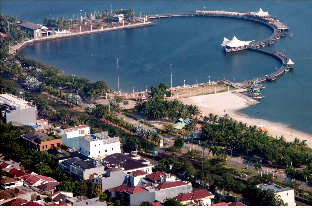 Kawasan wisata Ancol yang terletak tepat di bibir Teluk Jakarta. Foto: Repro Antara