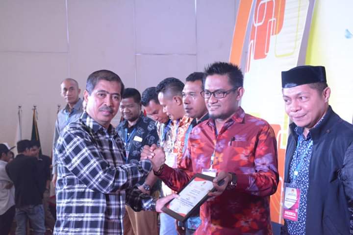 Ketua KPU Muna, Kubais (kedua sari kanan). Foto: Ist.