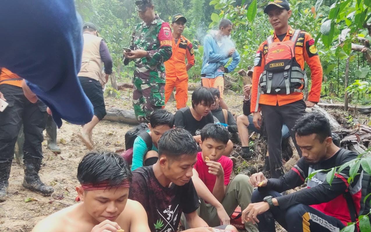 Proses evakuasi korban oleh Basarnas Konut. Foto: Ist.