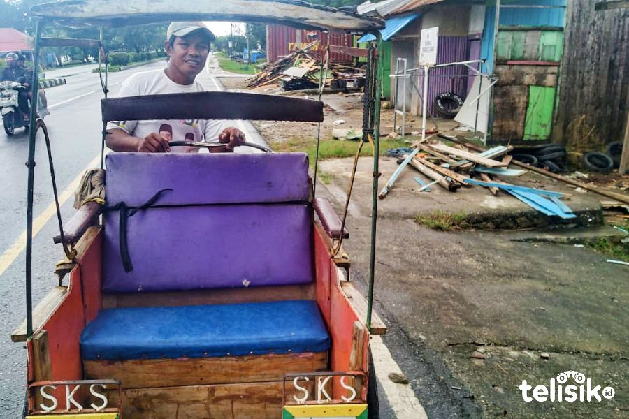 Bolong, selalu menahan lapar seharian demi bisa membawa pulang uang untuk keluarganya. Foto: Ibnu/Telisik