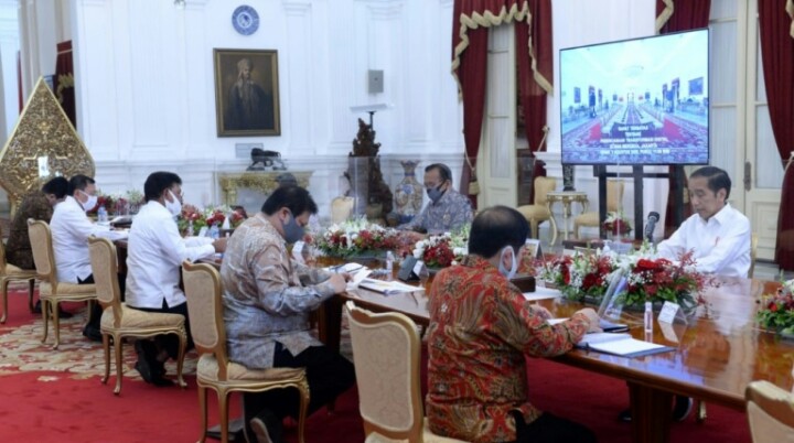 Presiden, Joko Widodo saat memimpin rapat terbatas dengan topik Perencanaan Transformasi Digital. Foto: Ist.