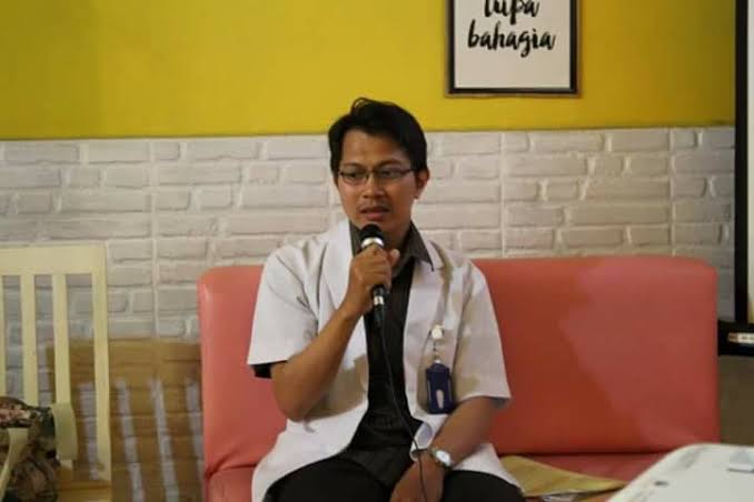 Dokter UGD Rumah Sakit Jiwa Kendari, dr. Sofyan Natsir. Foto: Ist.