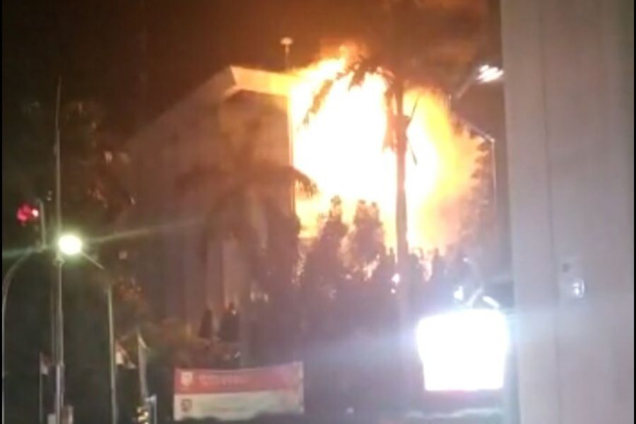 Nampak Gedung Kejaksaan Agung di Kebayoran Baru Jakarta Selatan terbakar. Foto: Ist.