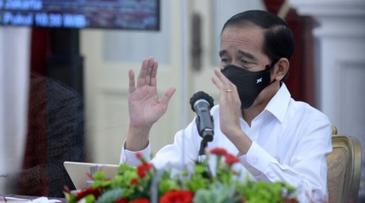 Presiden Jokowi saat memimpin rapat terbatas membahas laporan Komite Penanganan COVID-19 dan Pemulihan Ekonomi Nasional. Foto: Setpres