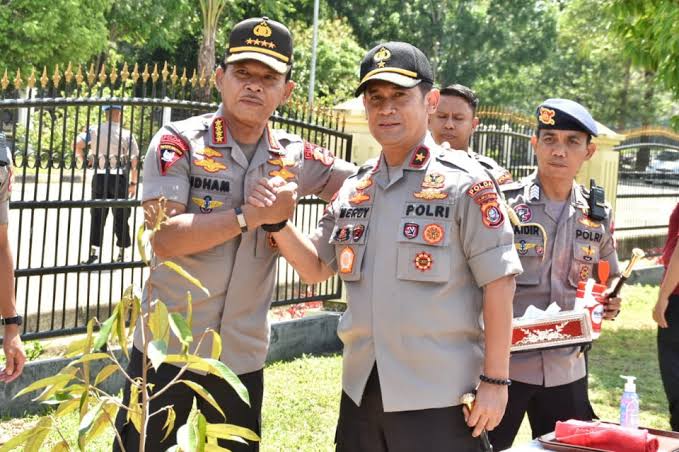 Kapolri Idham Azis merotasi delapan jabatan Kapolda. Foto: Repro Google.com