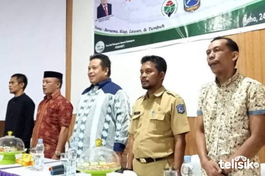 Bupati Muna, LM Rusman Emba bersama Kadis PMD, Rustam membuka pelatihan eHDW. Foto: Sunaryo/Telisik