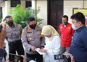 Kapolresta Yogyakarta beri bantuan kepada pelaku RW, pembuat laporan palsu. Foto: Ist.