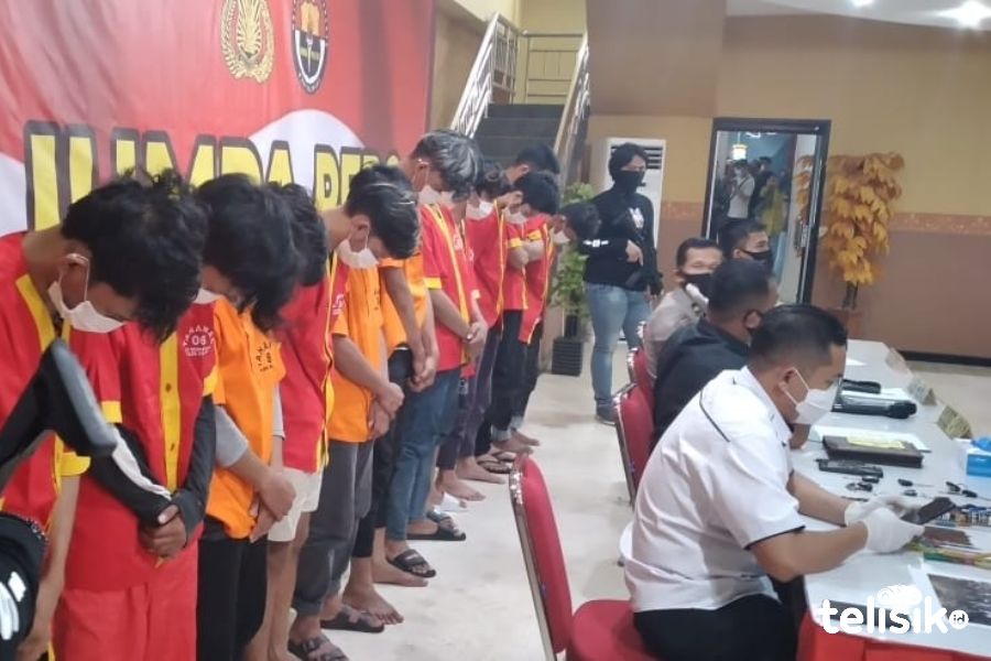 Belasan remaja geng motor yang diamankan Polisi. Foto: Rezki Mas'ud/Telisik