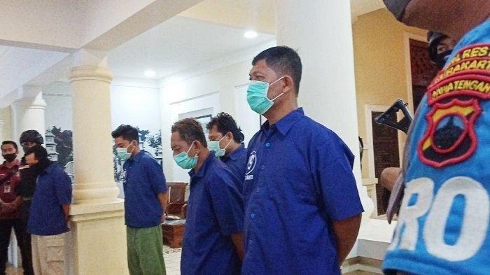 Tersangka pelaku kerusuhan dan penyerangan keluarga Umar Assegaf bin Jufri di Solo. Foto: Tribun Jateng