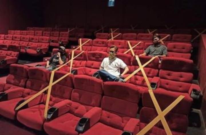 Ilustrasi pembukaan bioskop di tengah pandemi. Foto: Ist.