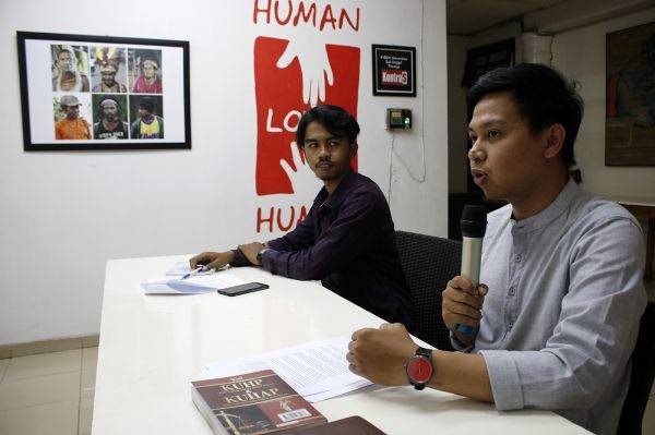 Staf Pembela HAM Kontras, Andi Muhammad Rezaldy (kanan) dan Pengacara Publik LBH Jakarta, Shaleh Al Ghifari (kiri)  Foto: Ist.