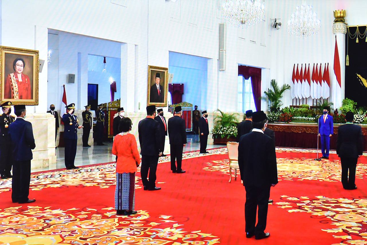 Presiden Jokowi memimpin upacara penganugerahan tanda kehormatan Republik Indonesia, di Istana Negara, Jakarta, Kamis (13/8/2020). Foto: Ist.