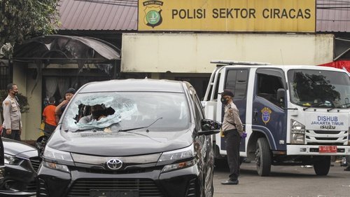 Polsek Ciracas pasca penyerangan oleh puluhan yang diduga prajurit TNI. Foto: Repro Google.com