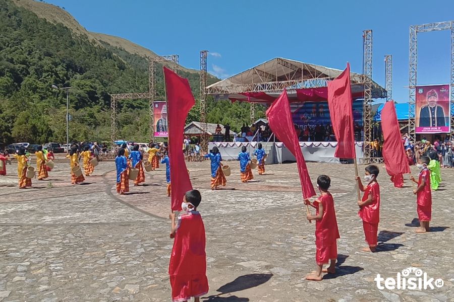 Suasana kemeriahan pembukaan Festival Tangkeno. Foto: Hir Abrianto/Telisik