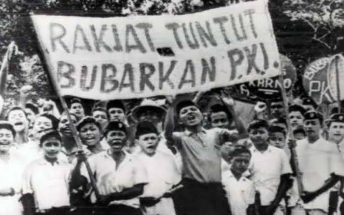 Sejumlah masyarakat tuntut PKI dibubarkan. Foto: Repro google.com