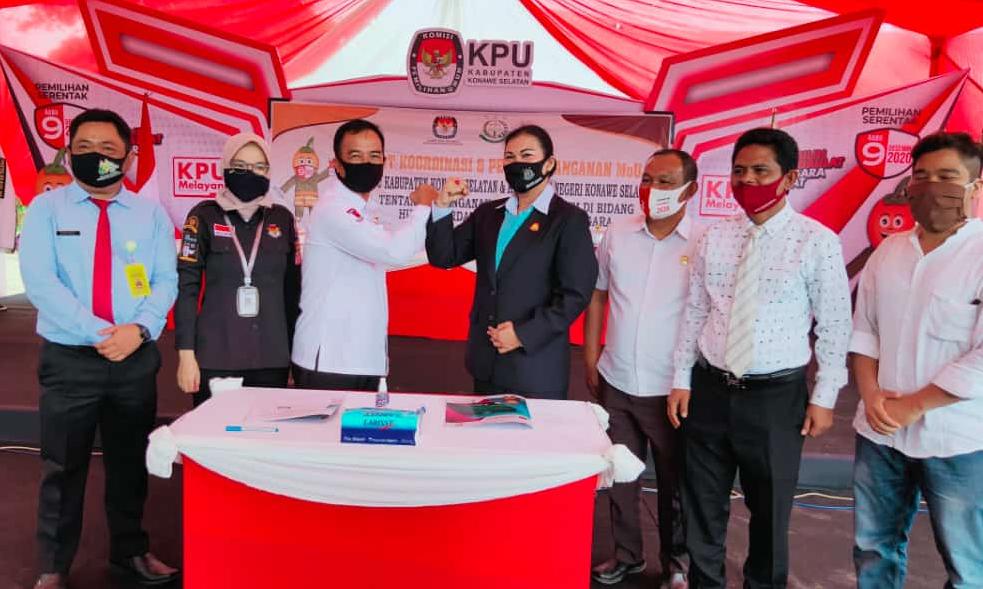 Proses MoU antara KPU dan Kejari Konsel. Foto: Ist.