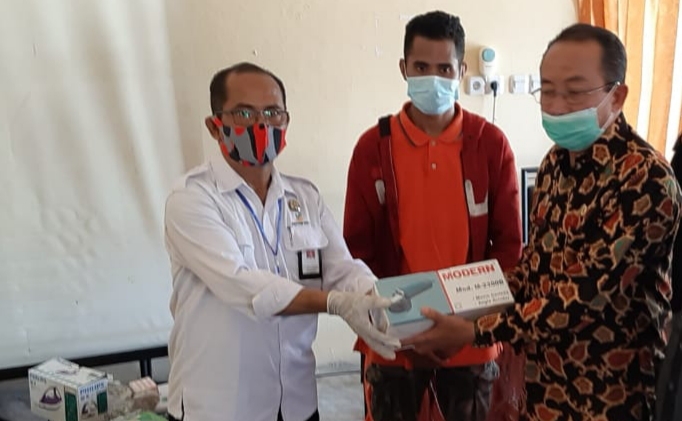 Penyerahan Bansos Loka Meohai Kendari. Foto: Ist.