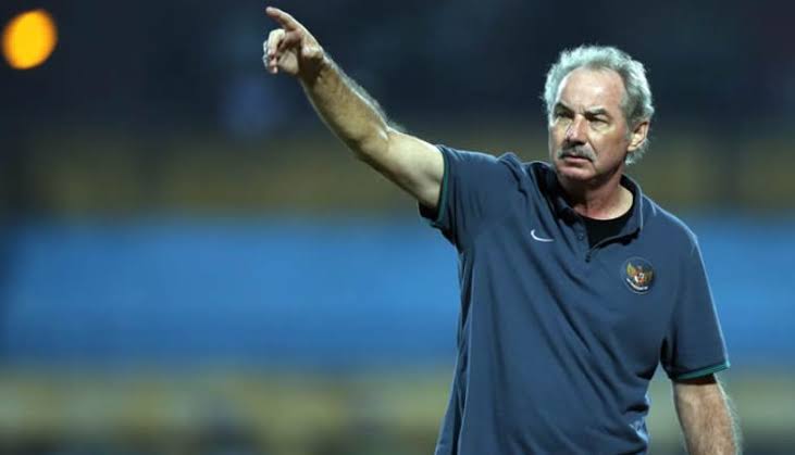 Mantan pelatih Timnas Indonesia, Alfred Riedl. Foto: Repro google.com