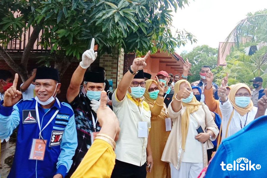Pengundian nomor urut Paslon Bupati dan Wakil Bupati Wakatobi. Foto: Mohamad Lukman Saputra/Telisik