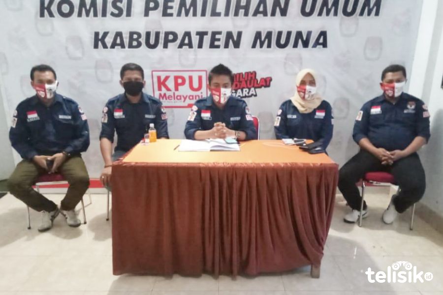 Jajaran Komisioner KPU Muna. Foto: Sunaryo/Telisik