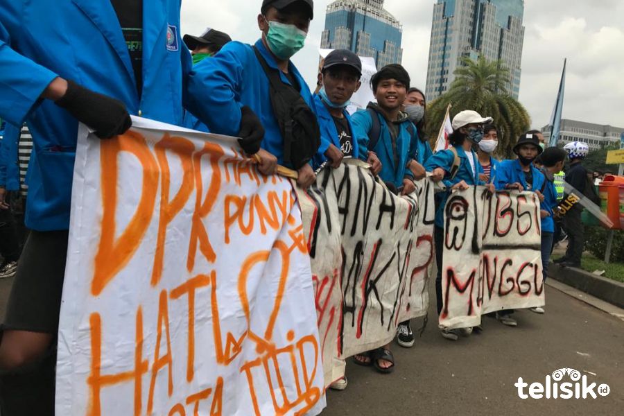 Suasana aksi BEM SI. Foto: Rahmat Tunny/Telisik.