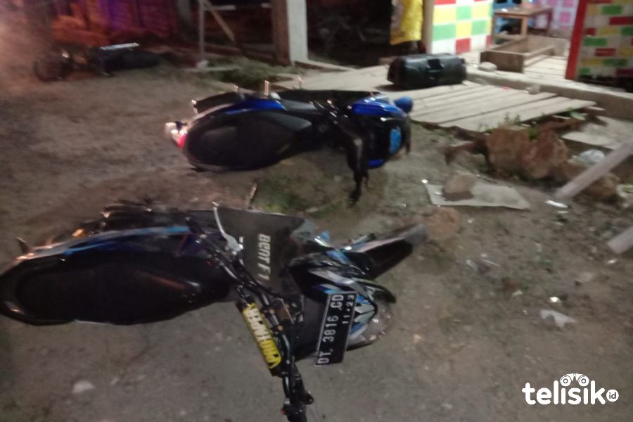 Posko TERBAIK dan motor yang dirusaki. Foto: Sunaryo/Telisik