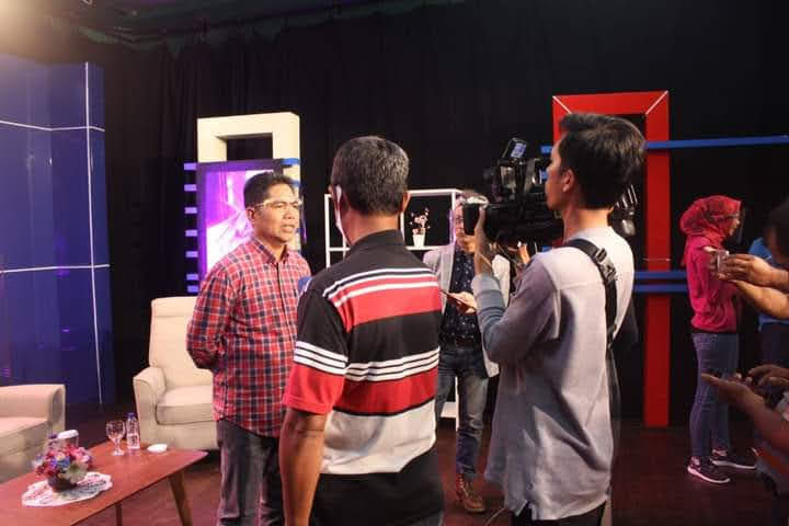 Bupati Buton saat live di TVRI Kendari . Foto: Ist.