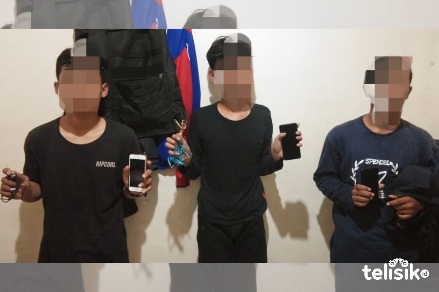 Tiga pelajar SMK yang diamankan Polisi saat demo. Foto: Rezki Mas'ud/Telisik