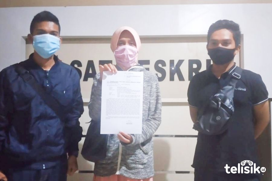 Rika Oktavia (tengah) bersama Kuasa Hukum saat mendatangi Polres Kendari. Foto: Ibnu/Telisik