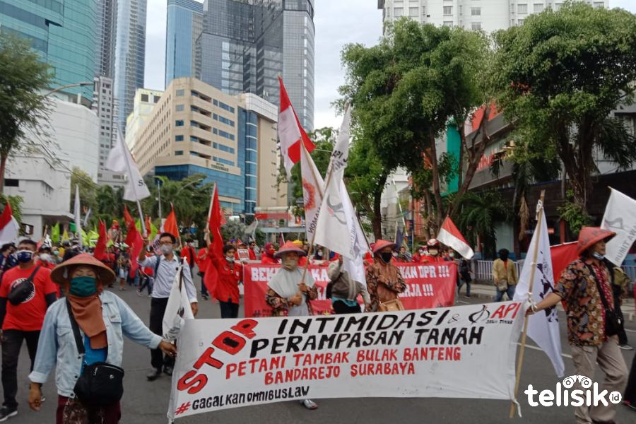 Aksi getol Jatim tolak Omnibus Law. Foto: Try Wahyudi Ari Setyawan/Telisik.