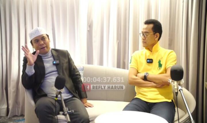 Gus Nur (kiri) bersama Refly Harun (kanan) saat Talkshow. Foto: Ist.