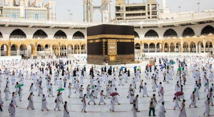 Terhitung mulai tanggal 4 Oktober 2020, izin umrah sudah diberikan kepada penduduk Saudi dan ekspatriat yang tinggal di Arab Saudi. Namun belum ada kejelasan apakah izin itu akan berlaku pula untuk Indonesia. Foto: Repro Tribunnews.com