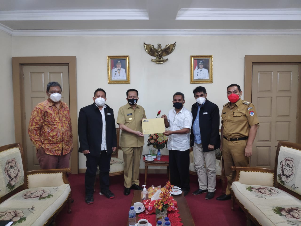 Pengurus JMSI Pusat dan Sulut saat berkunjung ke Kantor Gubernur Sulut. Foto: Ist.