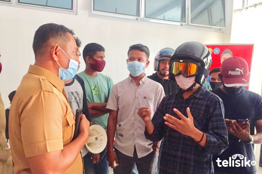 Suasana unjuk rasa di Kantor BKD Sultra. Foto: Siswanto Azis/Telisik