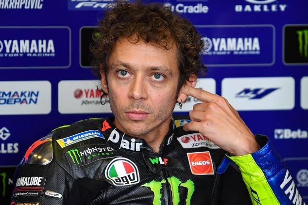 Valentino Rossi mengumumkan bahwa dirinya positif COVID-19, melalui laman twitternya. Foto: Repro Google.com
