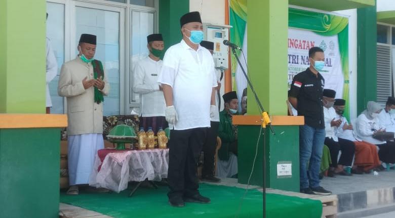 Bupati Konawe, Kery Saiful Konggoasa saat memimpin Upacara Hari Santri Nasional. Foto: Ist.