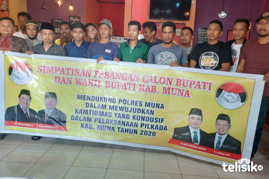 Pendukung Paslon mendukung Polisi menjaga Kamtibmas. Foto: Sunaryo/Telisik